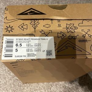 Women’s Nike React Pegasus Trail 4 size 6.5